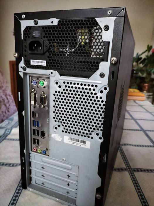 Torre gaming, usada, em bom estado