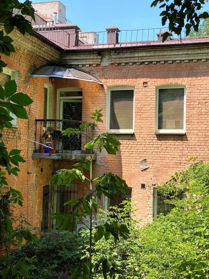 Продаж окремої будівлі по вул.Басейна