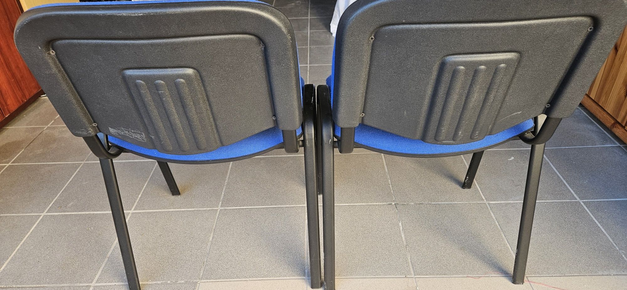 Sprzedam dwa krzesła biurowe