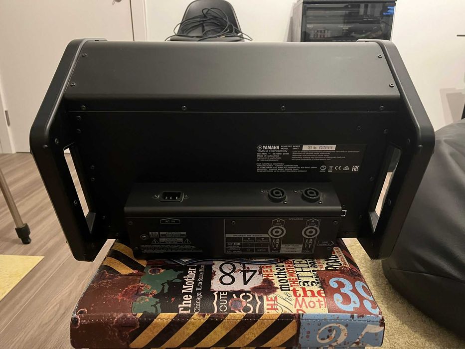 Mesa de som analógica Yamaha EMX7