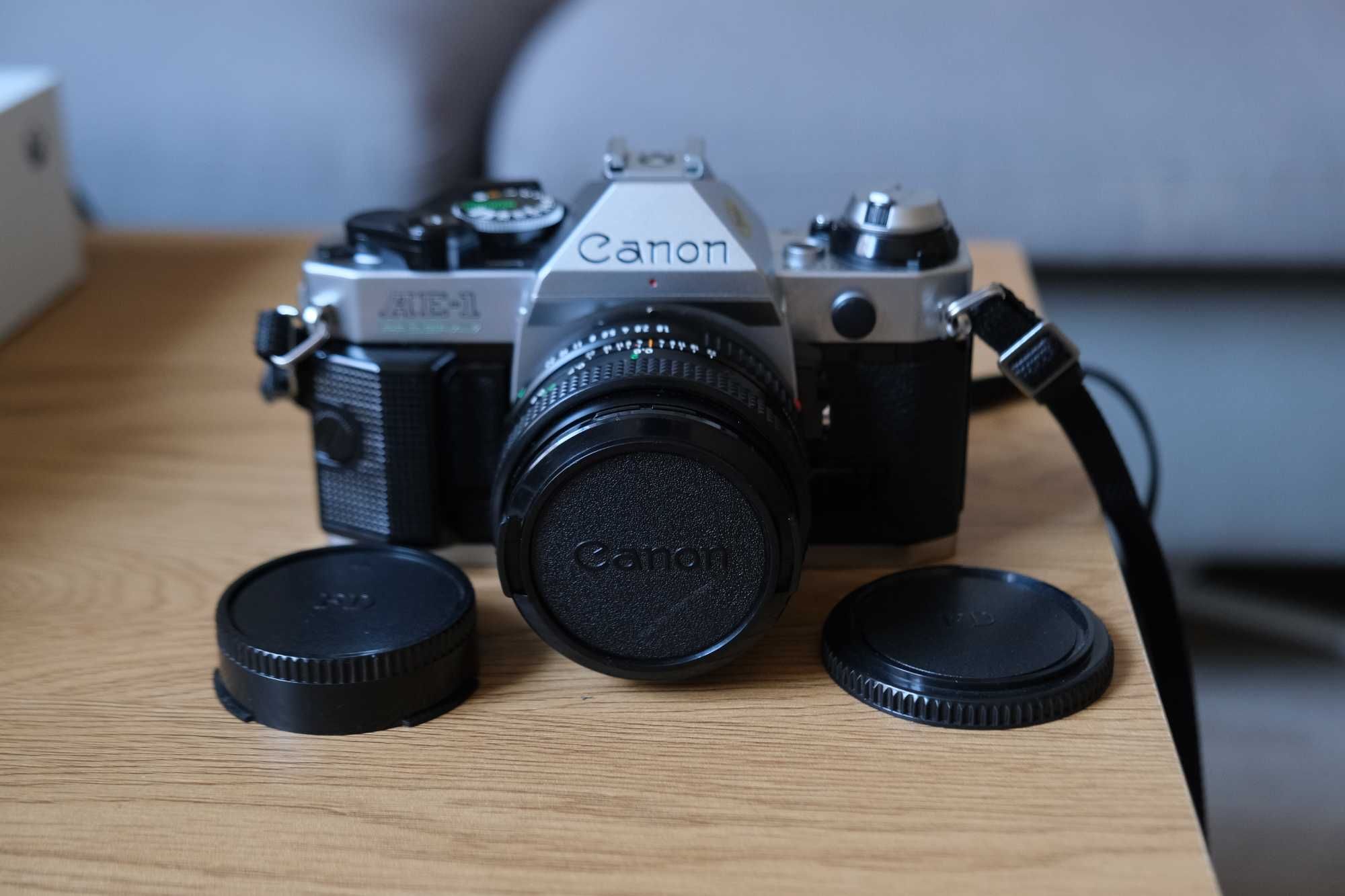 Canon AE-1 Program z Obiektywem FD 50mm + Dodatki
