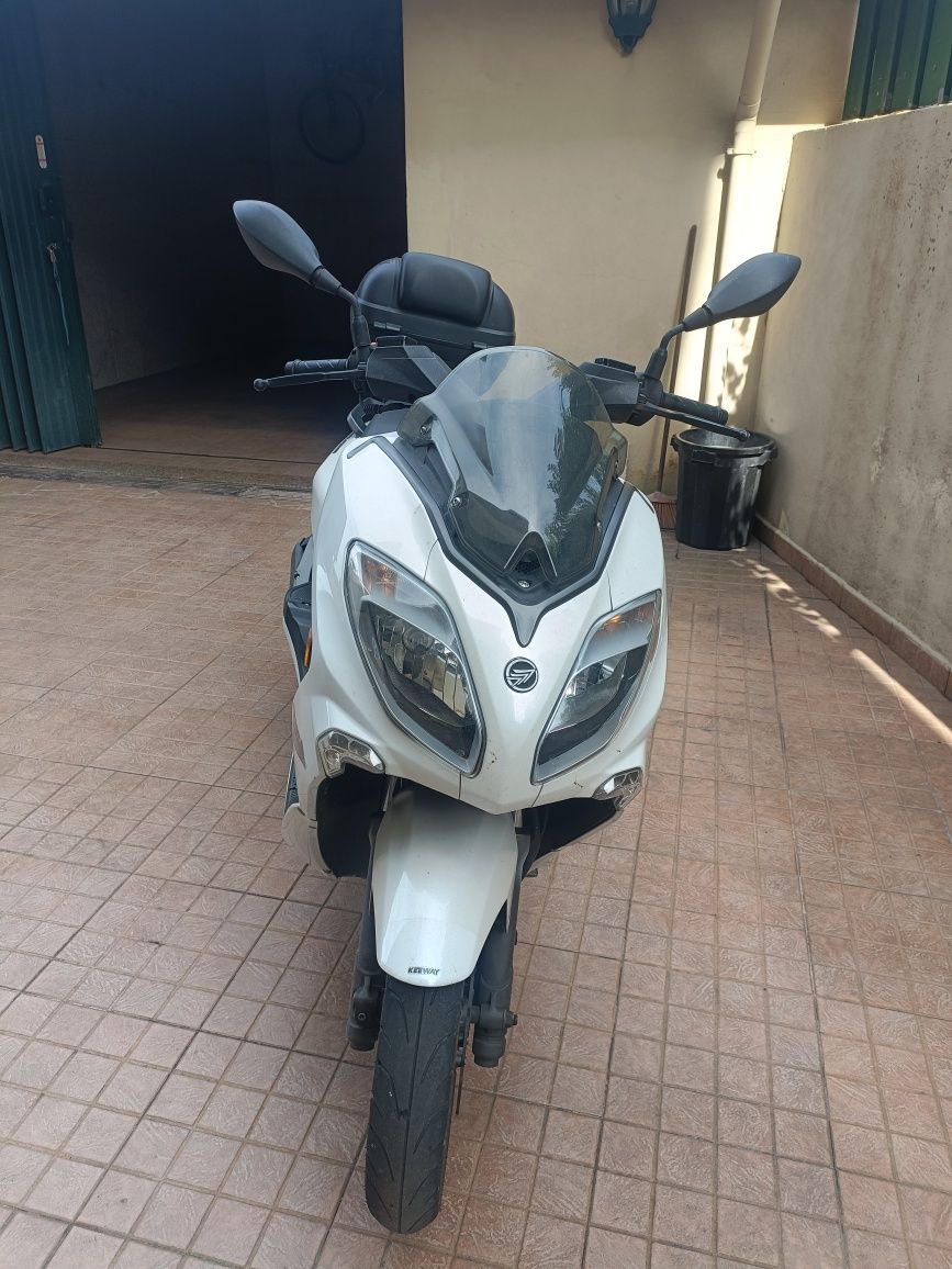 Vendo  Scooter keeway 125 como nova