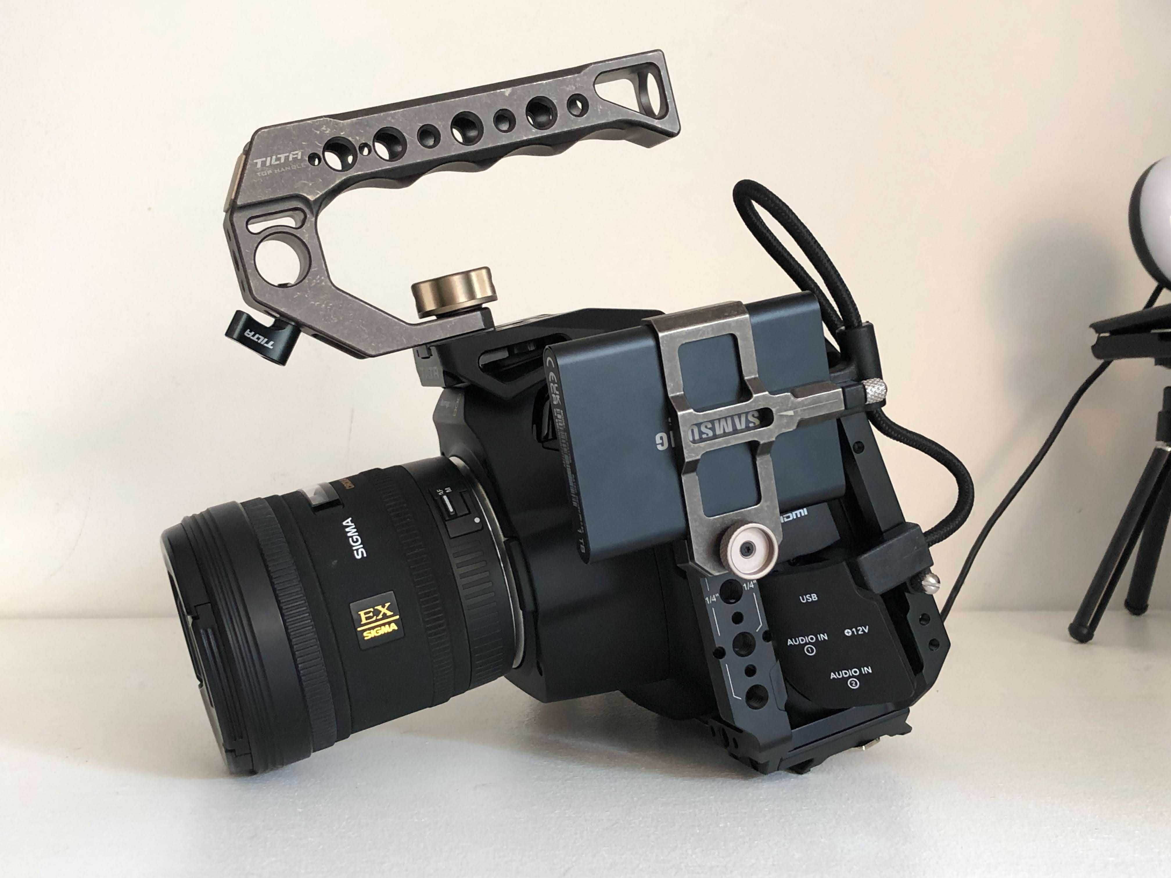 Blackmagic Pocket Cinema Camera 6K Pro Bundle - SSD, Baterias, Gaiola