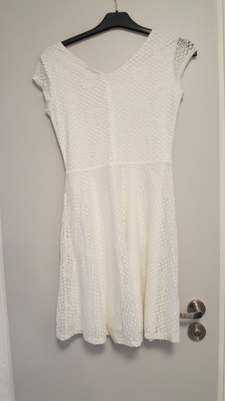 Biała sukienka koronkowa S