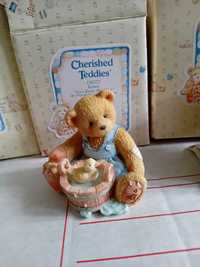 Nowa figurka cherished teddies.  Robert