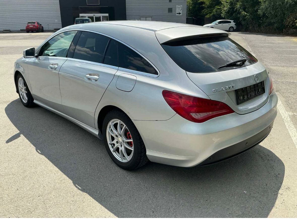 Mercedes-Benz  cla200