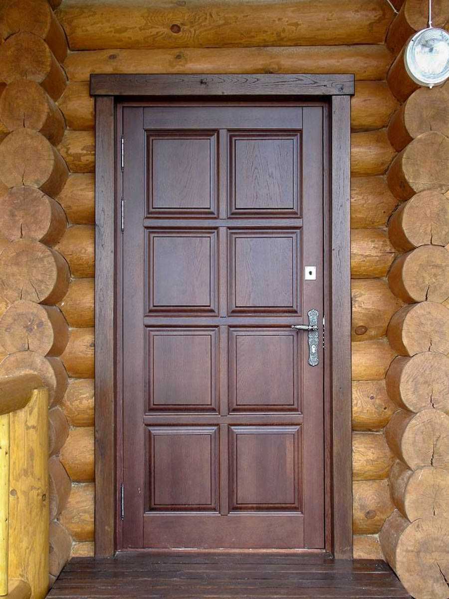 Двери, дверные полотна из дерева.