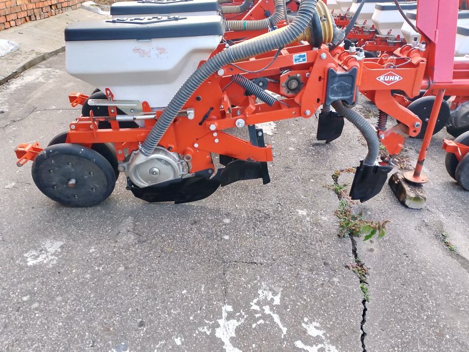 Продаєця сівалка кун плантер 3