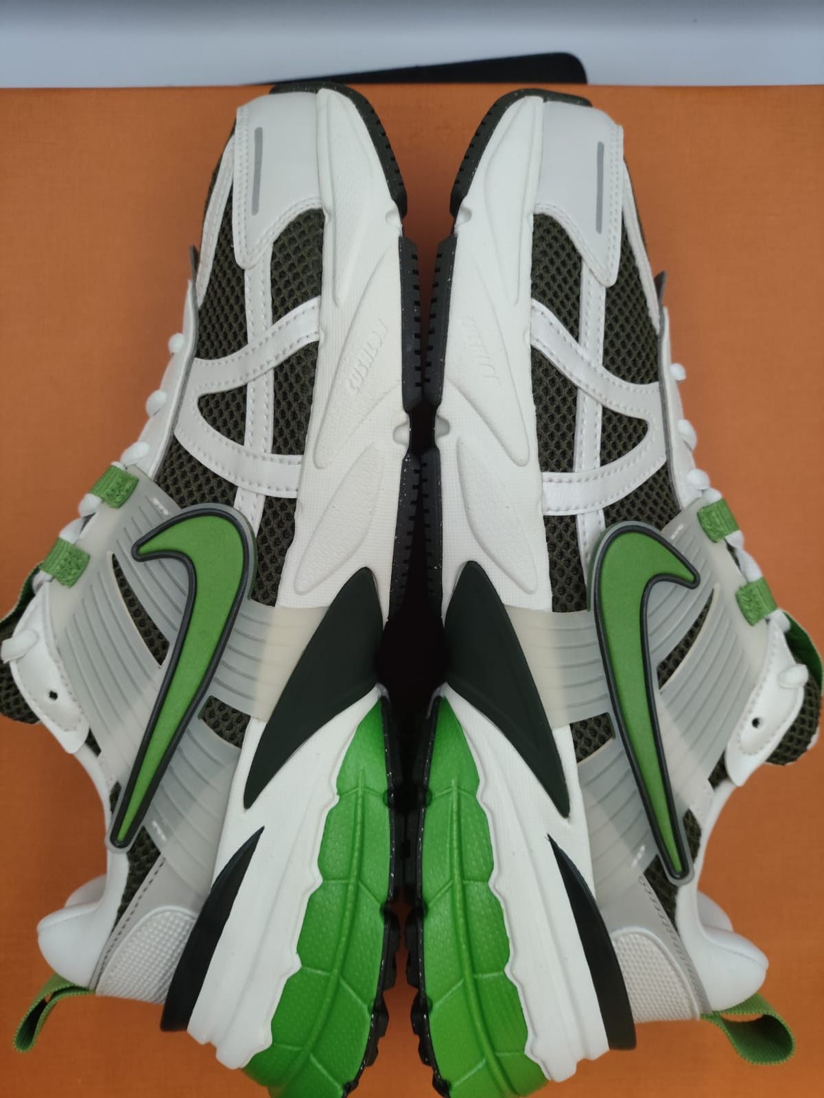 Кросівки Nike V2K Run - 43 розмір.
