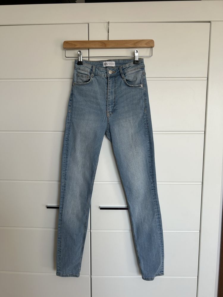 Jasnoniebieskie jeansy dżinsy z wysokim stanem second skin zara 34
