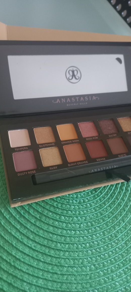 Palete de sombra olhos  nova  solf glam anastasia