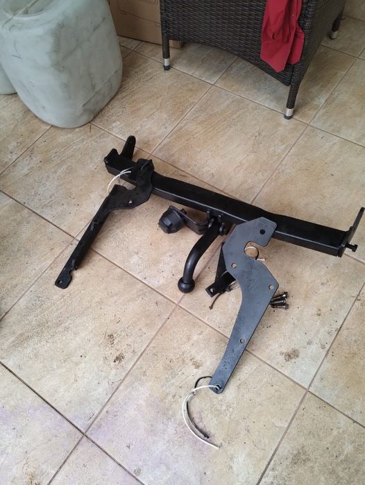 Hak holowniczy samochodowy