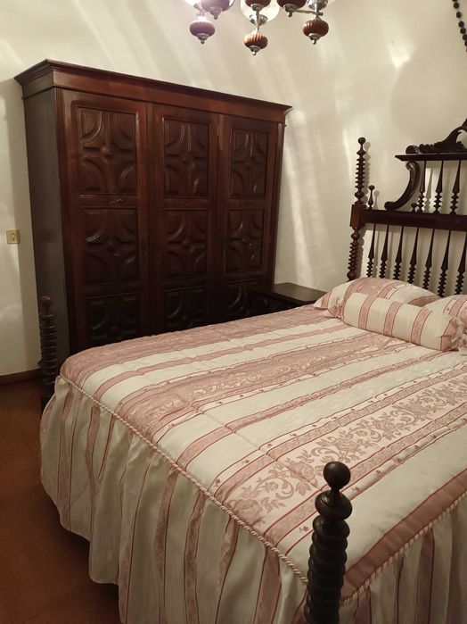 Mobília de quarto de casal completa antiga