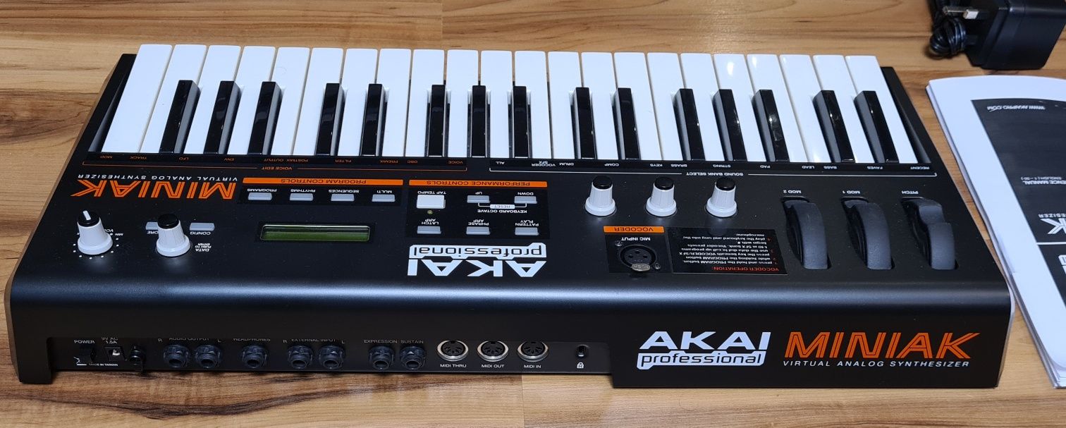 Akai Miniak - Syntezator Virtual Analog + Vocoder