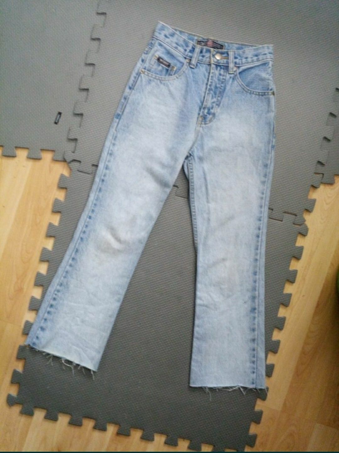 Jeansy błękitne spodnie 3/4 vintage XS dzwony lata 90