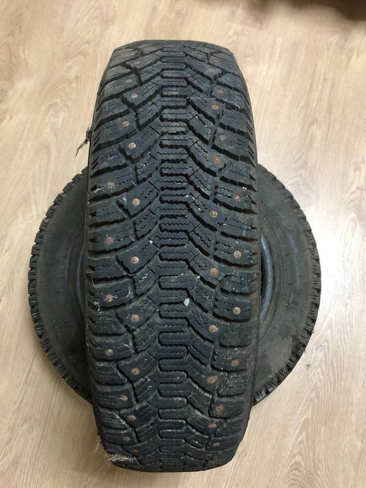 Зимова шипована резина б/у 175/65R14