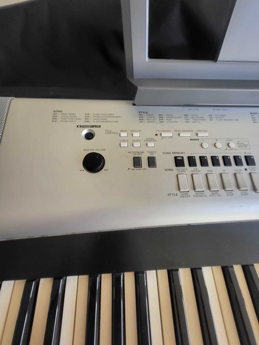 Na sprzedaż piano yamaha DGX 530 futerał, nakładka p. kurzowa, pedał