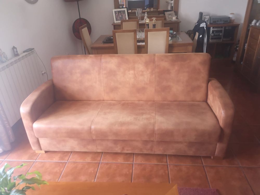 Sofá cama em pele como novo