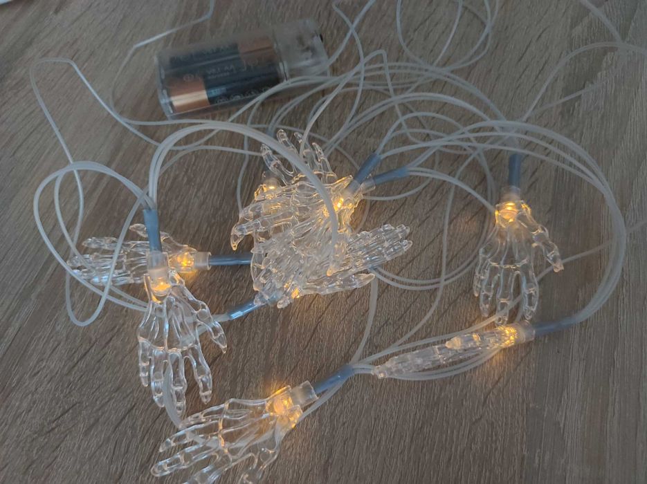 Łańcuchy świeltne LED gwiazdki i szkielet