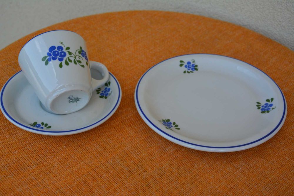 Retro serwis do kawy z motywem kwiatowym