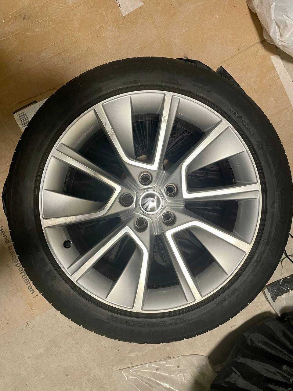 Комплект оригінальних коліс літо Goodyear R18 215/50 з дисками Skoda