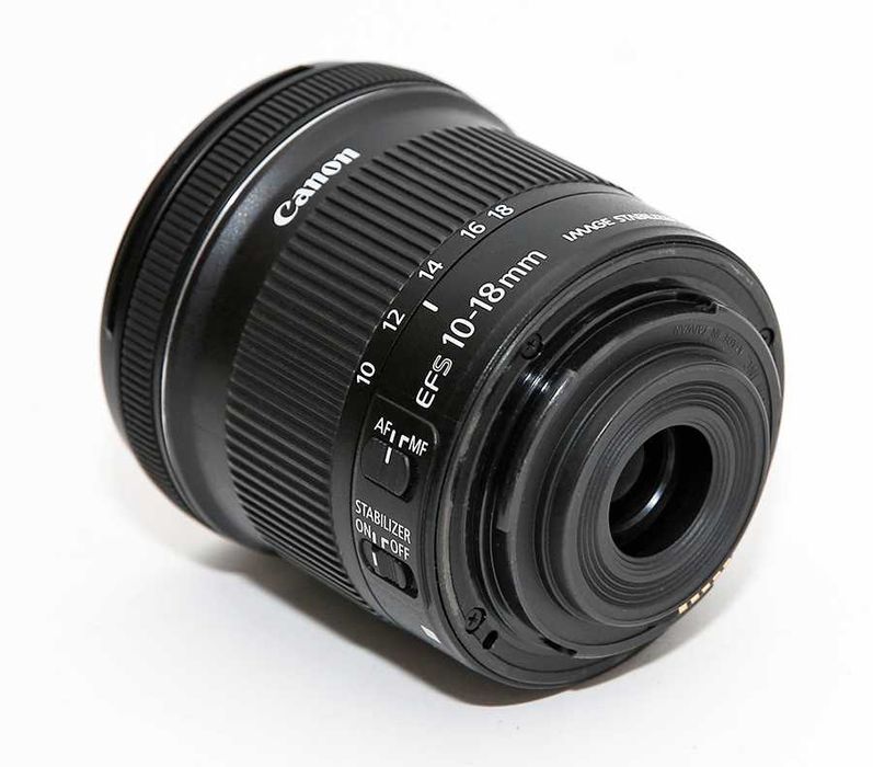 Canon EF-S 10-18mm 1:4.5-5.6 IS STM com parasol e caixa