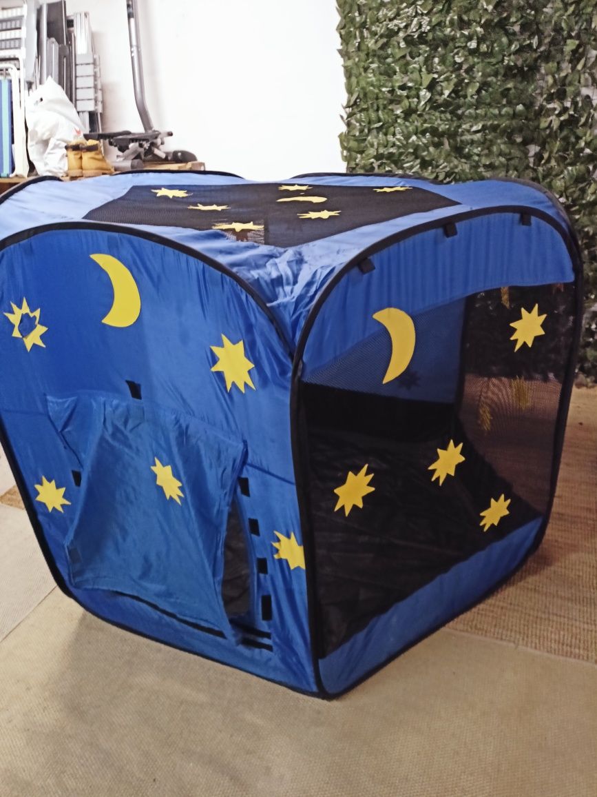 Domek, namiot do zabawy dla dzieci.