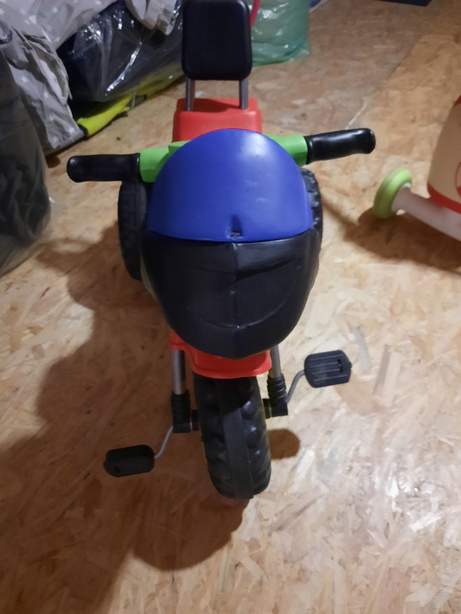 Sprzedam motorek na pedały.