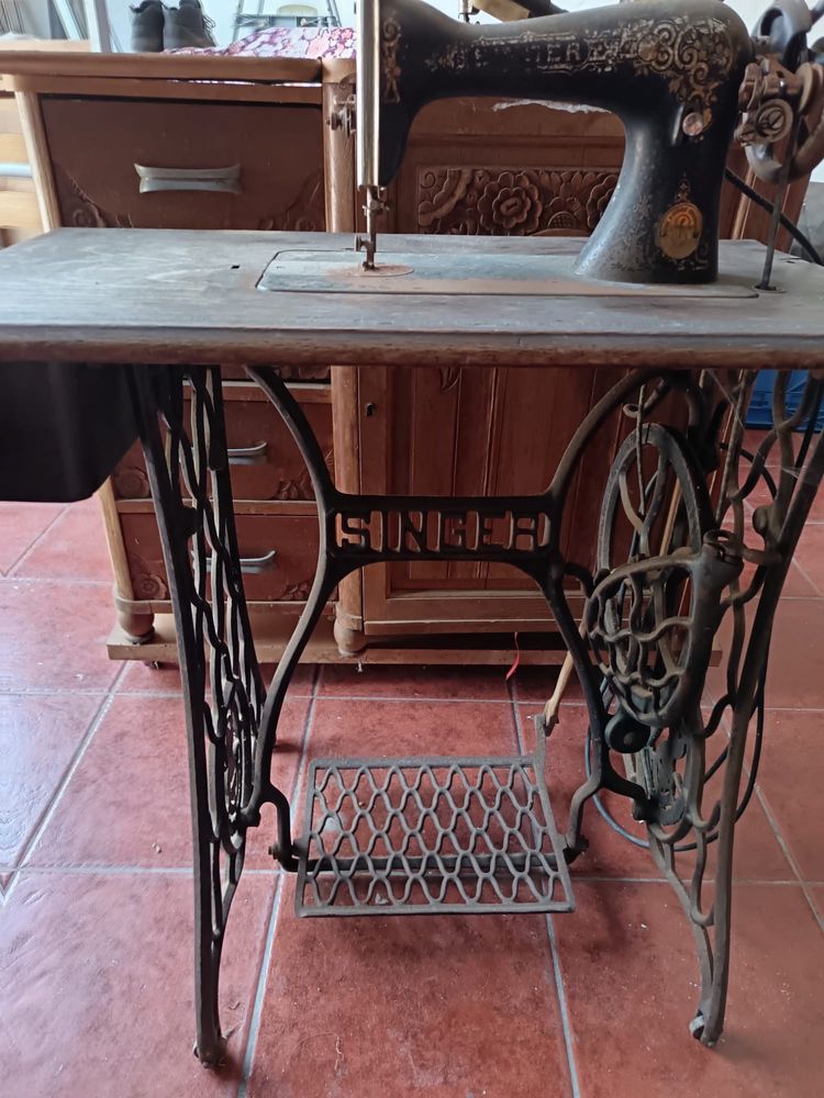 Máquina de Costura Antiga Singer