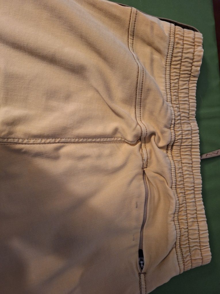 Calcas beges pull&bear