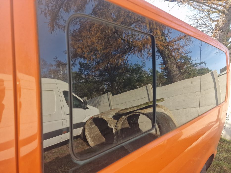 Szyba boczna lewa t5 otwierana caravela