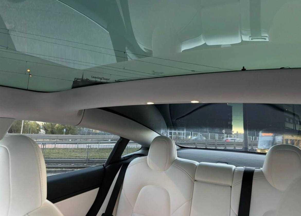 У продажі Tesla model 3 2019