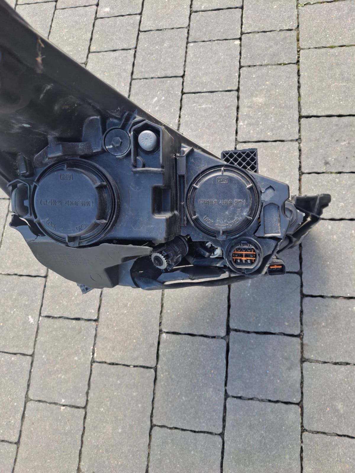 Hyundai Veloster Lampa/reflektor lewy przód