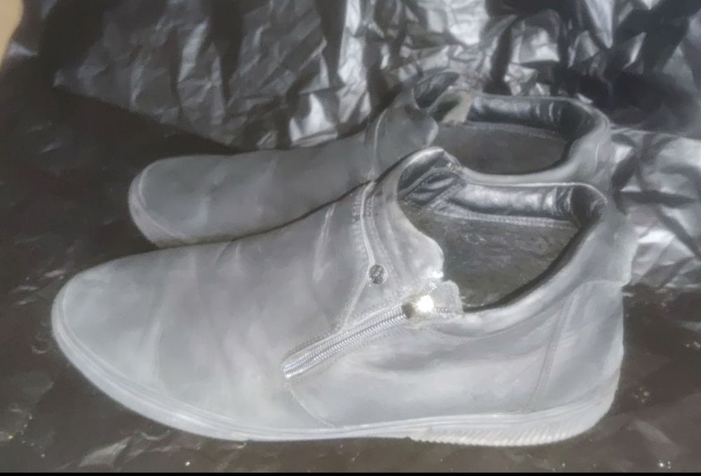 Продаються чоловічі ботинки