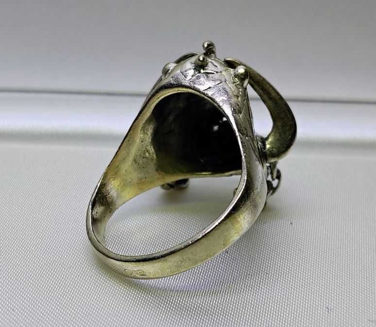 Srebrny sygnet - potwór z łańcuchem - 925 - nr 028