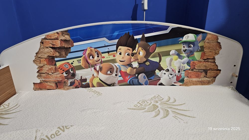 Łóżko komoda i szafa