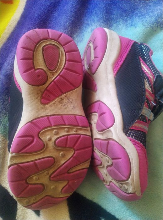 кроссовки на девочку р 24