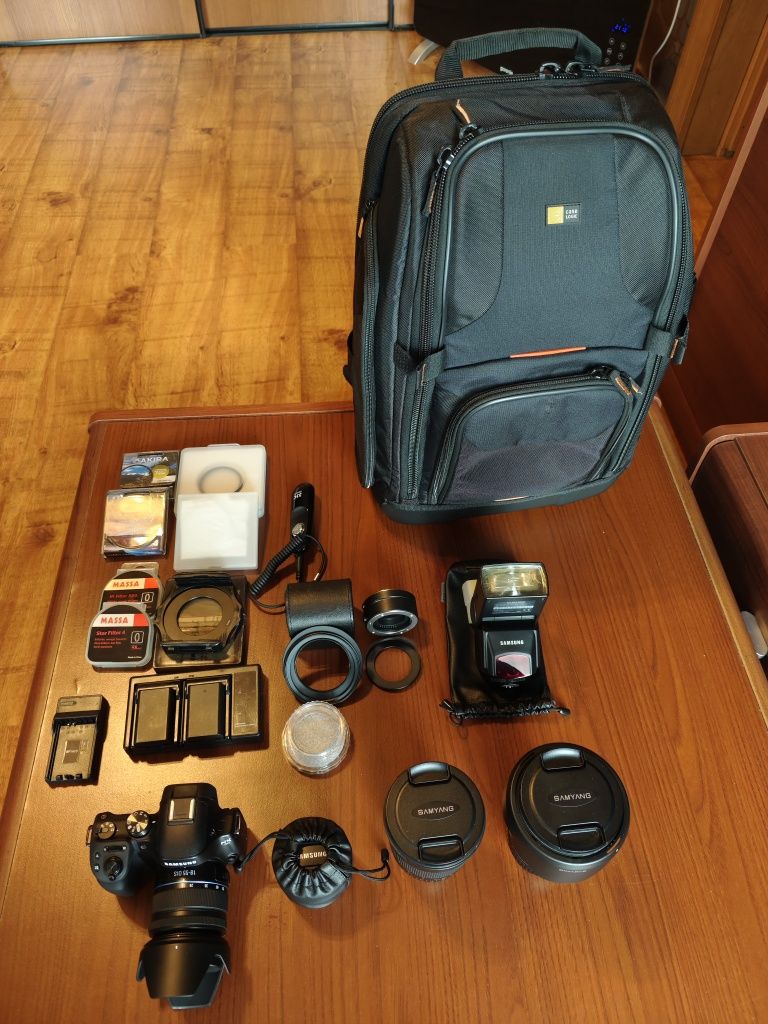 Aparat Samsung NX30 20,3Mpx plus obiektywy i akcesoria.