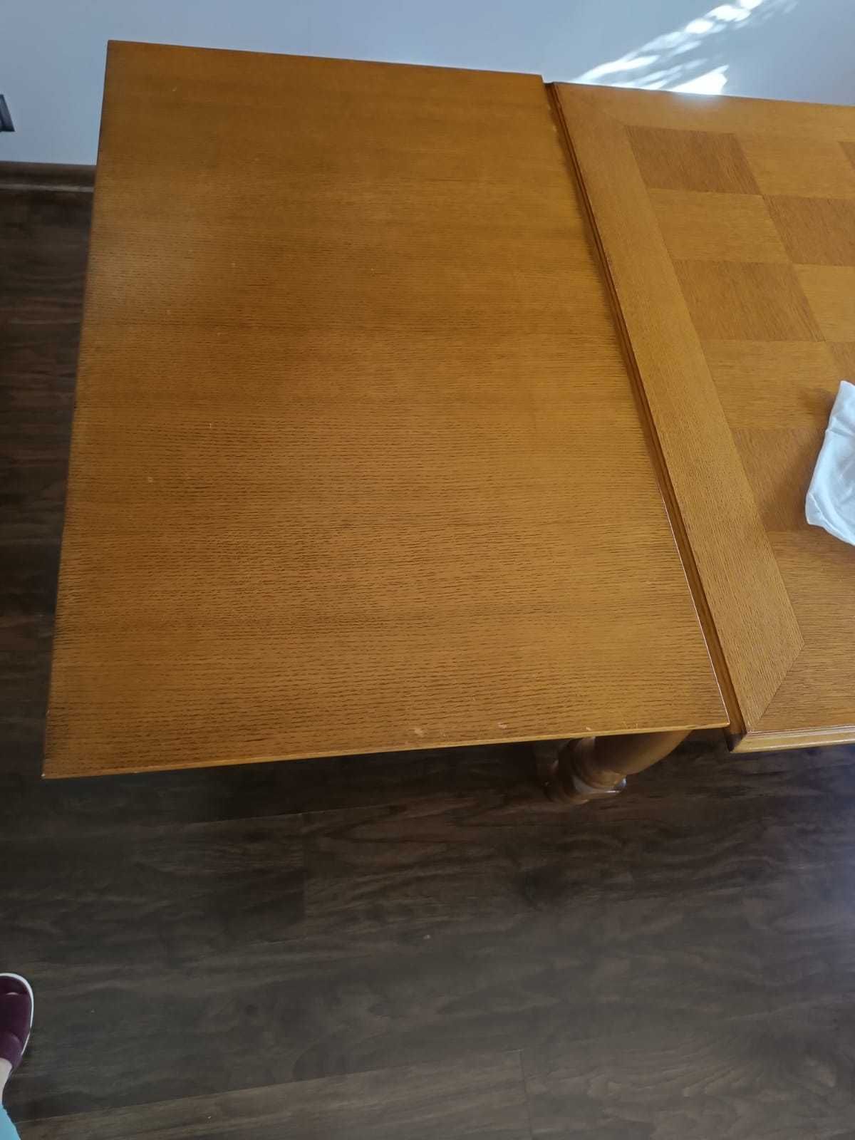 Stary stół rozkładany