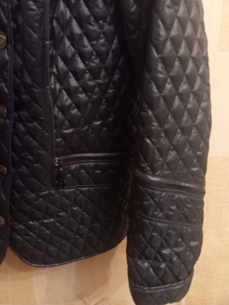 Курточка- пиджачок стеганый размер 48-50