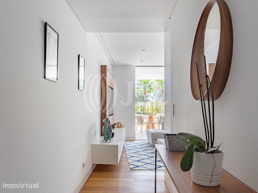 Apartamento T2 com garagem no LAKE 24, em Vilamoura, Algarve