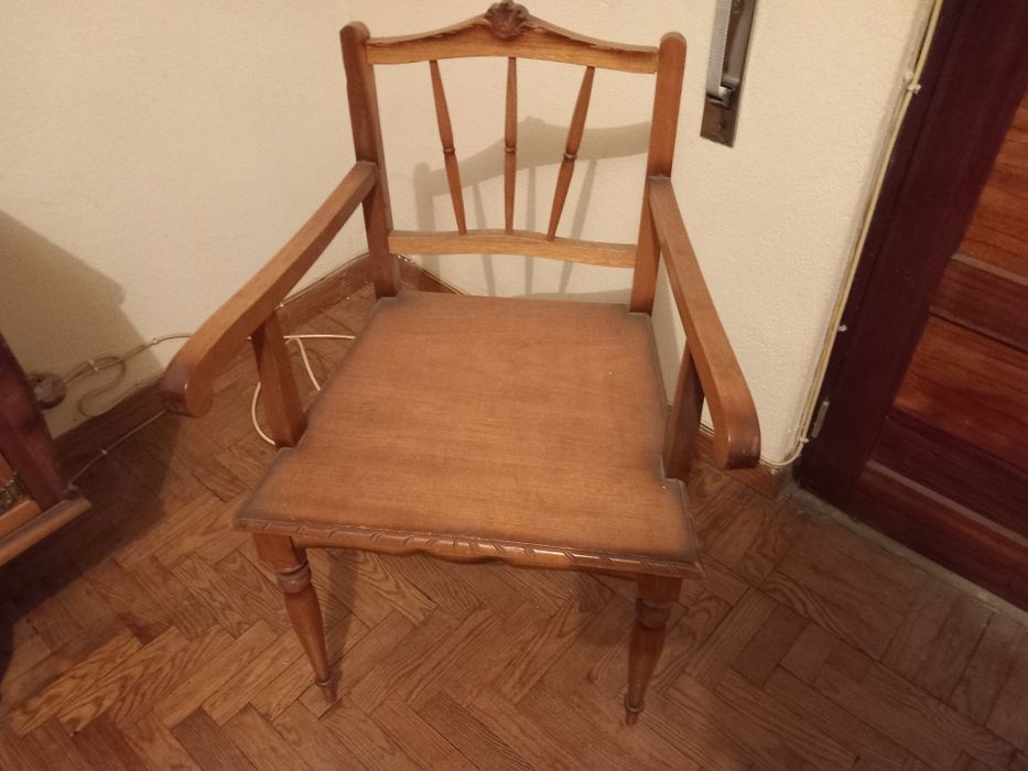 Cadeira madeira antiga