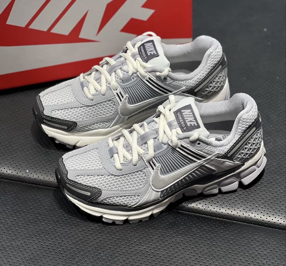 Оригінальні Кросівки Nike Air Zoom Vomero 5 Wolf Grey Cool Grey вомеро