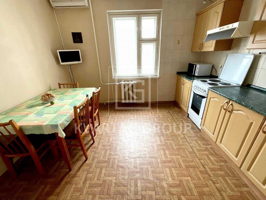 Продаж 2к квартири біля метро. Простора і тепла. Сертифікат Постанова