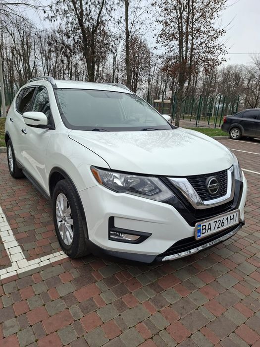 Ніссан рог 2018 року