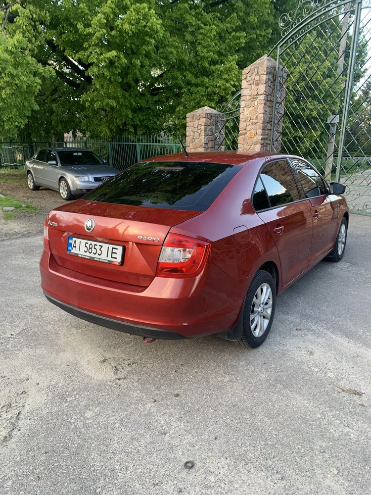 Автомобіль Skoda Rapid 2013