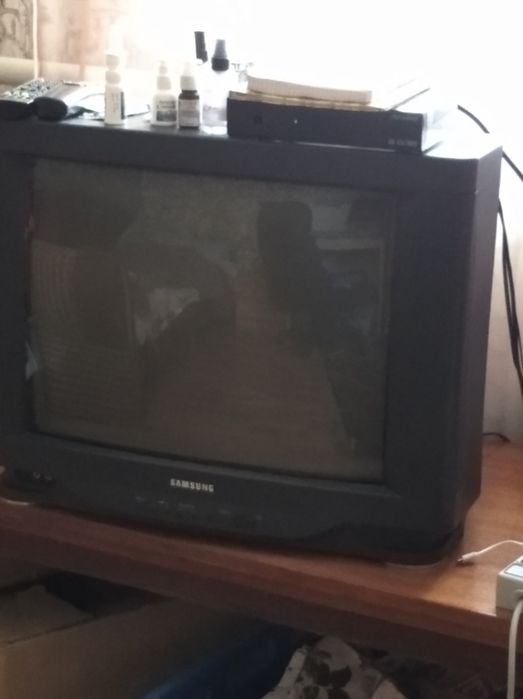 Продам телевізор Samsung в робочому стані. Усі подробиці за телефоном