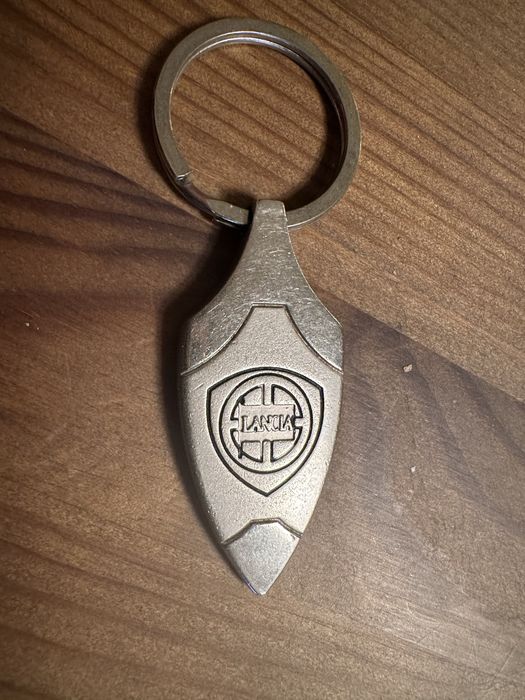 Stalowy breloczek Lancia lata 90