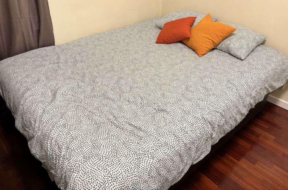 Estrut cama estofada c/arrumação + colchao ikea