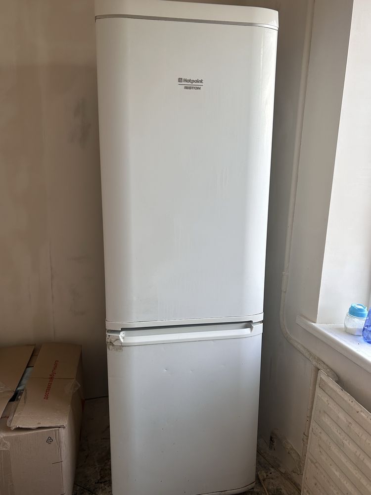 Холодильник HOTPOINT ARISTON (Арістон)